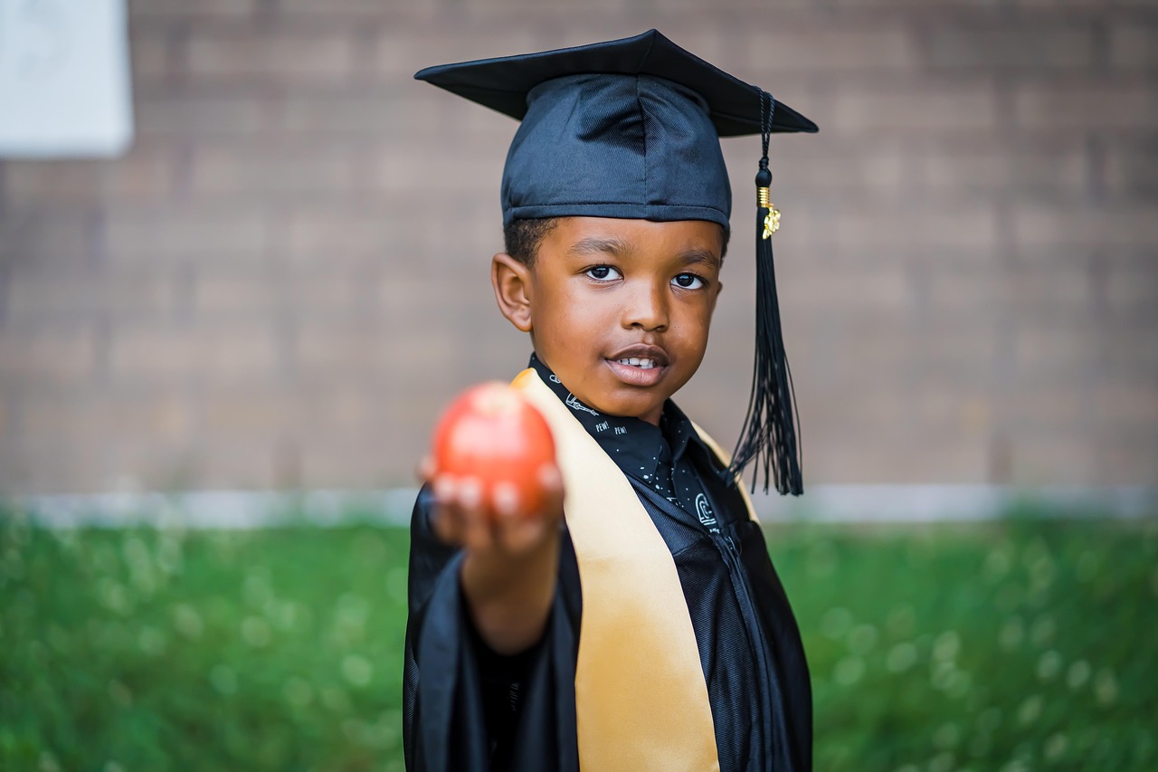 kindergarten graduation 7257180_1280